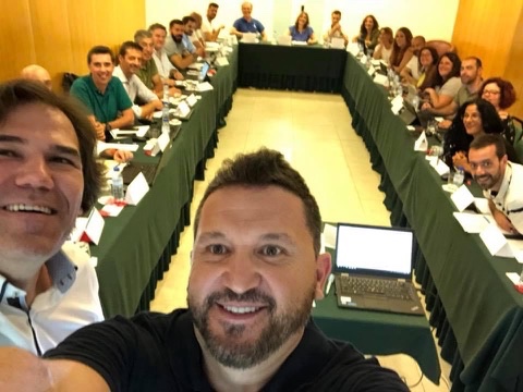 Psicólogo Jose Ortiz haciendo coaching de equipos para liderazgo empresarial en Madrid Norte
