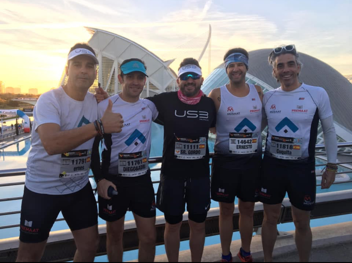 Dorsal de corredor en la Maratón de Valencia