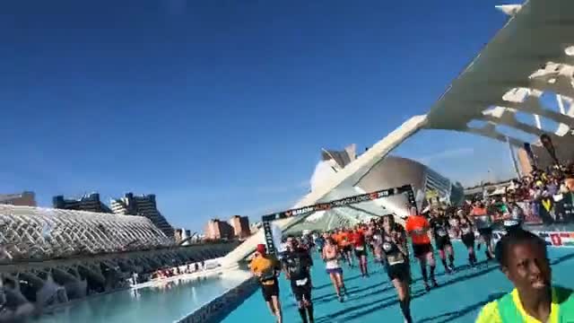 Llegada a meta del Maratón de Valencia grabada por José Ortiz Gordo